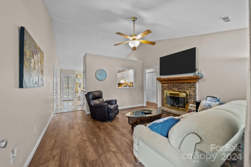 Property image 4 at 124 Eagle Court, Mooresville, NC 28117