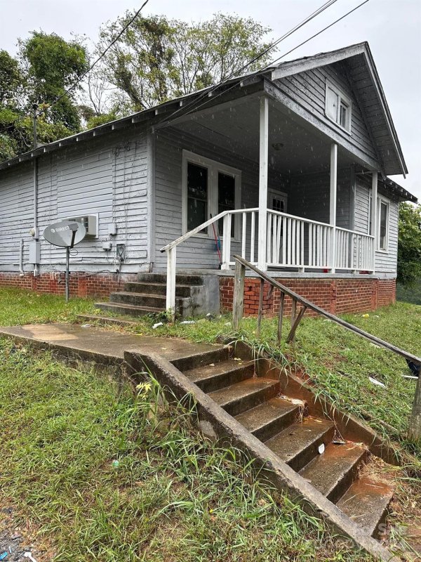 Property image 2 at 906 W 5th Avenue, Gastonia, NC 28052