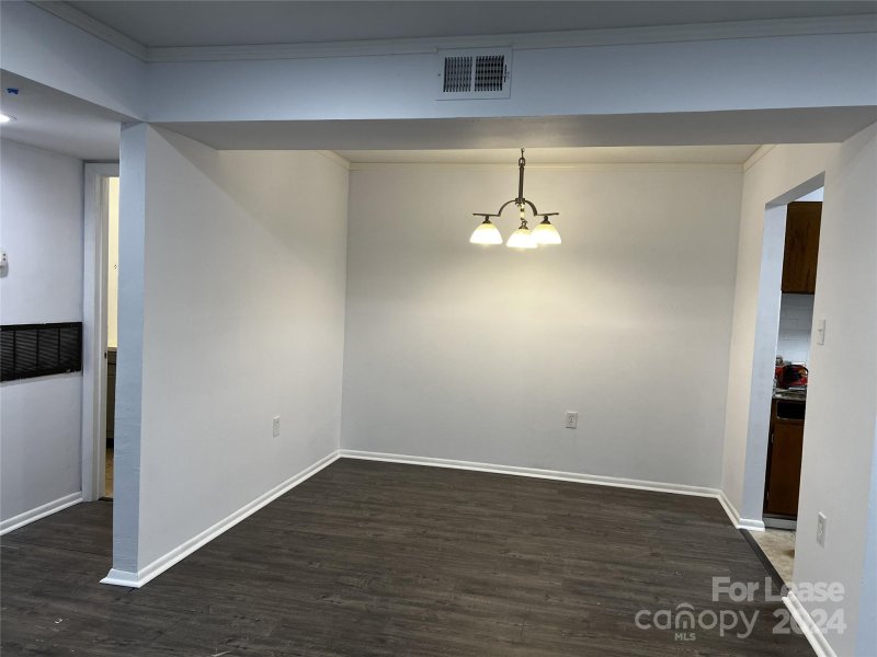 Property image 3 at 5024 Sardis Road, Charlotte, NC 28270