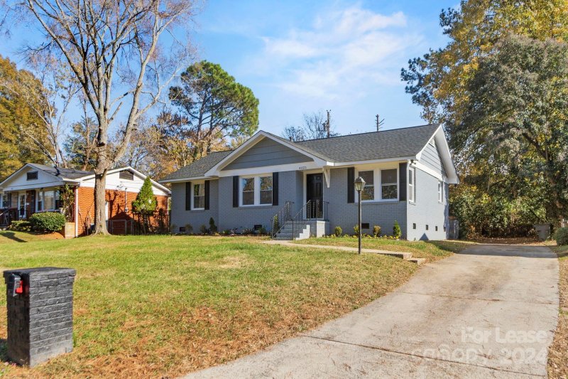 Property image 2 at 4021 Sunnycrest Lane, Charlotte, NC 28217