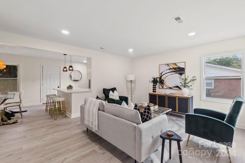 Property image 3 at 4021 Sunnycrest Lane, Charlotte, NC 28217