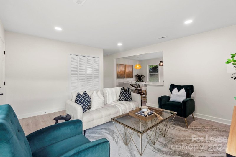 Property image 5 at 4021 Sunnycrest Lane, Charlotte, NC 28217