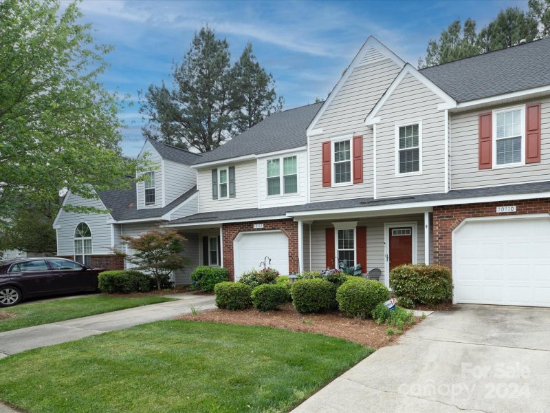 Property image 3 at 10110 University Park Lane, Charlotte, NC 28213