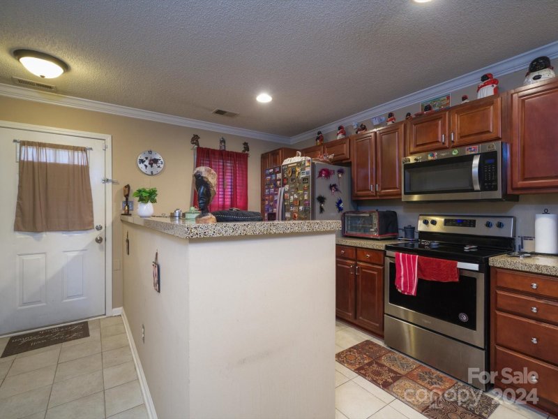Property image 5 at 10110 University Park Lane, Charlotte, NC 28213