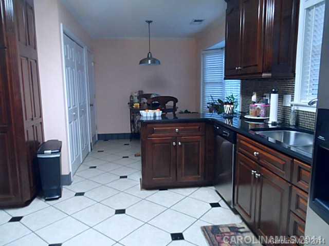Property image 2 at 570 Queen Brogan Court, Gastonia, NC 28054