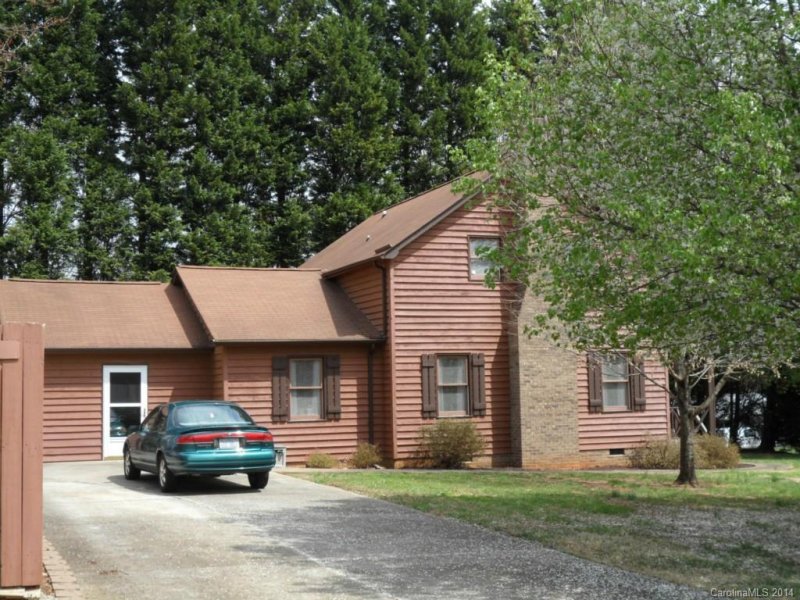 Property image 2 at 1307 32nd Street Court, Conover, NC 28613