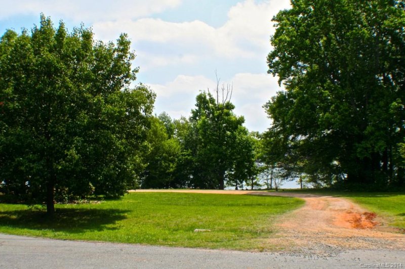 Property image 4 at 18222 Delray Drive, Cornelius, NC 28031