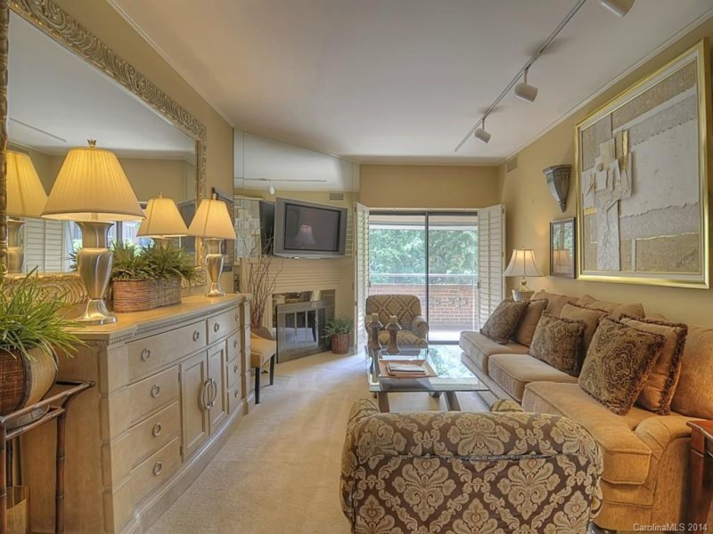 Property image 2 at 224 N Poplar Street, Charlotte, NC 28202