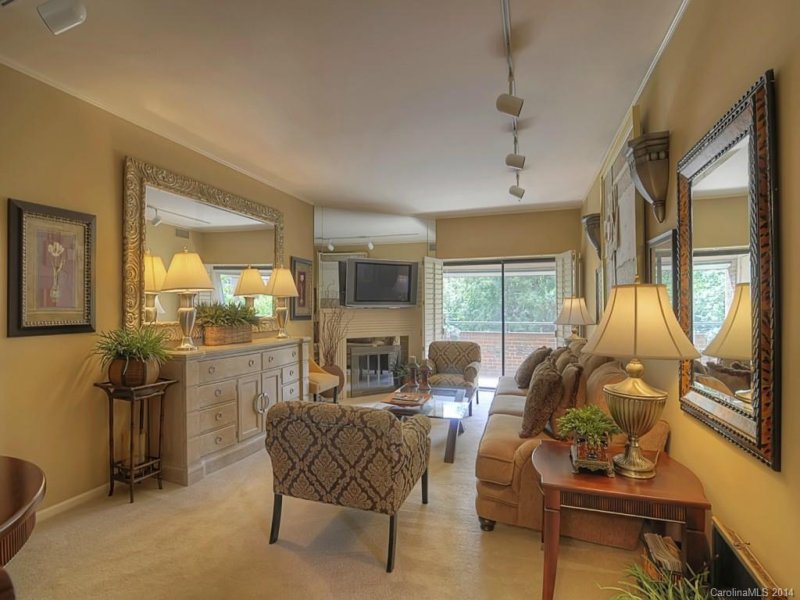 Property image 3 at 224 N Poplar Street, Charlotte, NC 28202