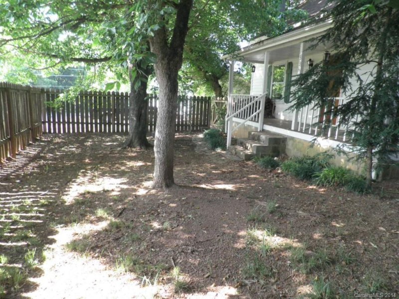 Property image 2 at 334 D Street, Lincolnton, NC 28092