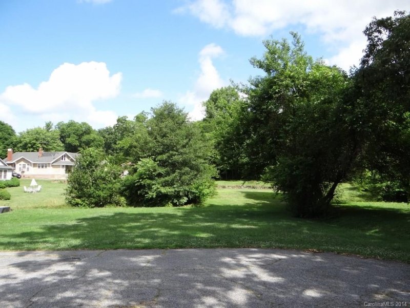 Property image 3 at 827 4th Street Drive, Hickory, NC 28601