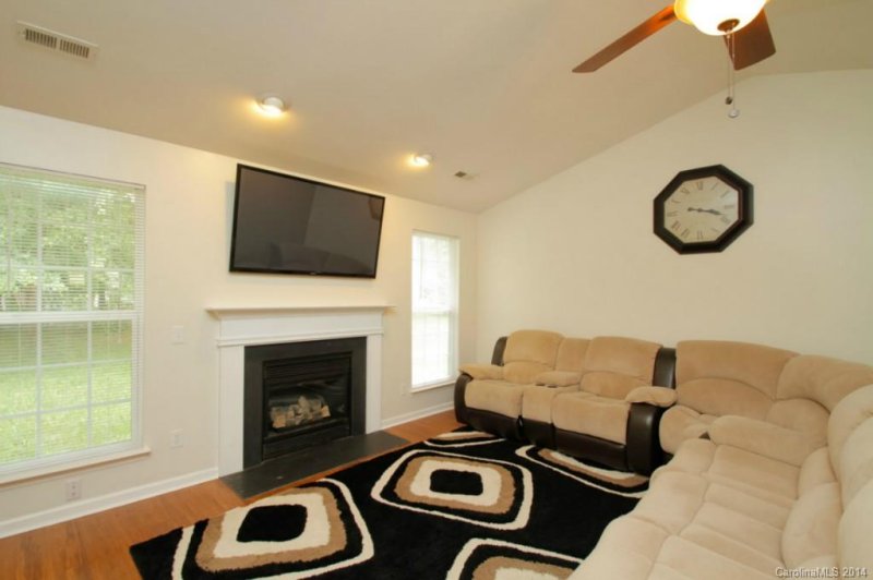 Property image 2 at 4010 Maple Shore Drive, Matthews, NC 28104