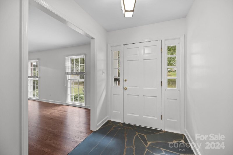 Property image 3 at 4820 Montclair Avenue, Charlotte, NC 28211