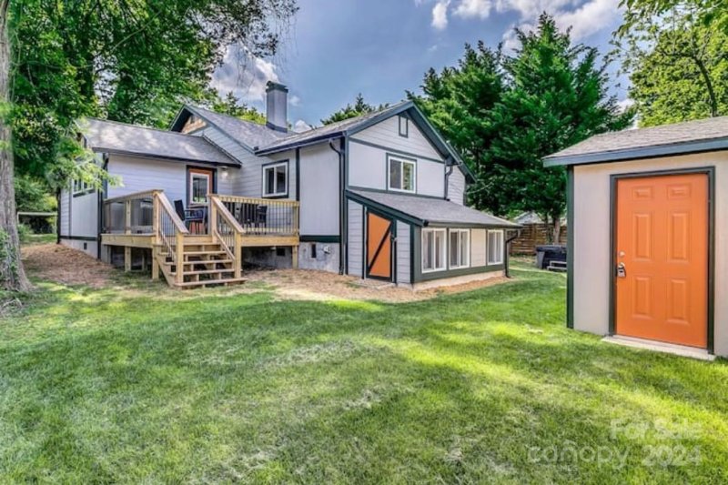 Property image 3 at 342 Courtland Boulevard, Hendersonville, NC 28791