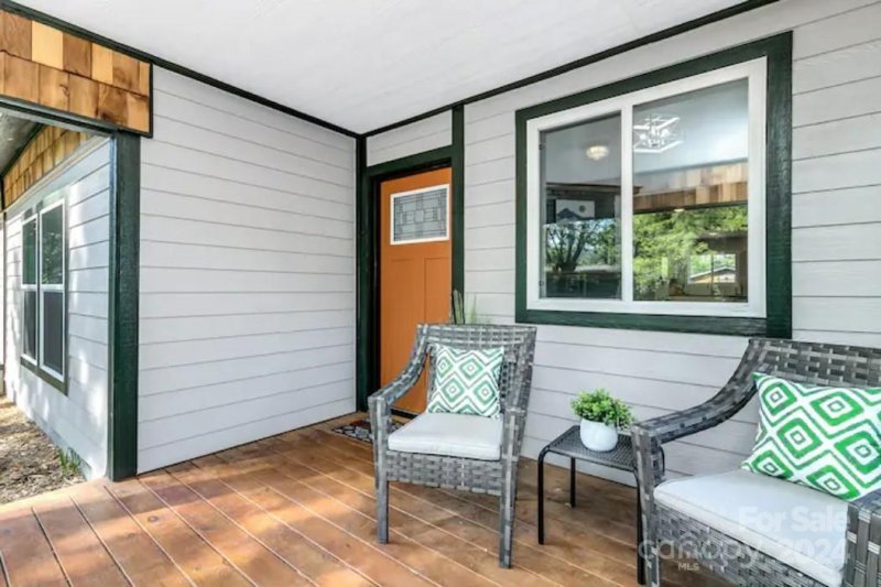 Property image 4 at 342 Courtland Boulevard, Hendersonville, NC 28791