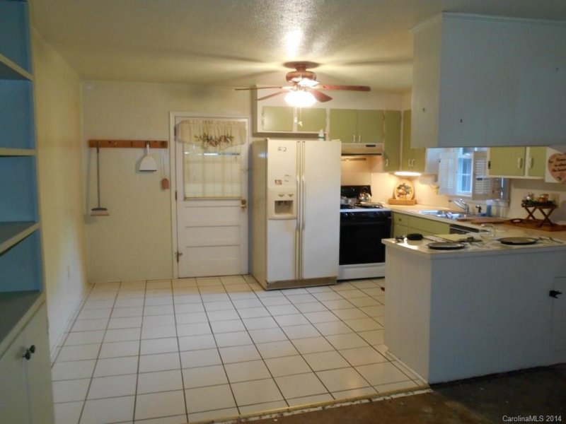 Property image 2 at 1135 Carolina Circle, Statesville, NC 28677