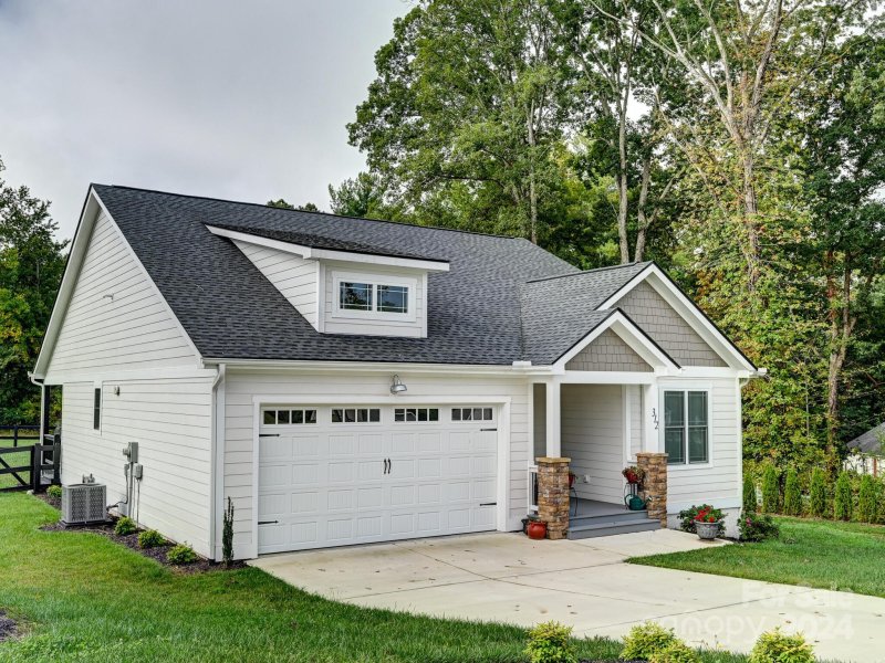 Property image 2 at 312 Windy Acres Knoll Drive, Hendersonville, NC 28792