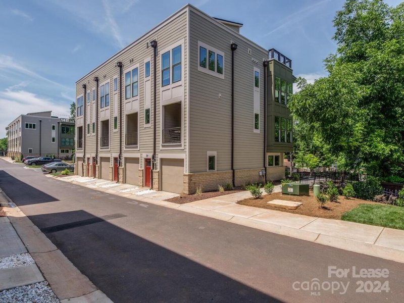 Property image 3 at 331 Uptown West Drive, Charlotte, NC 28208
