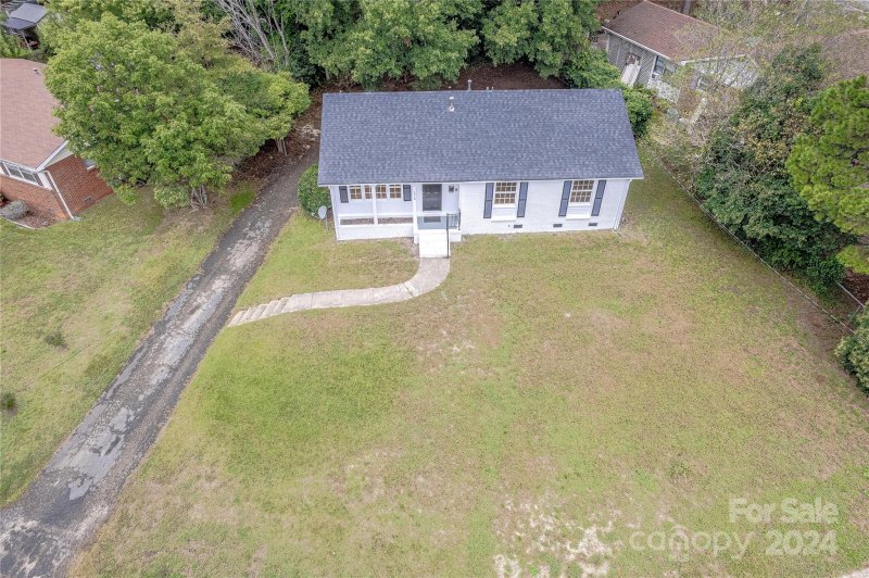 Property image 2 at 1310 Grovewood Drive, Charlotte, NC 28208
