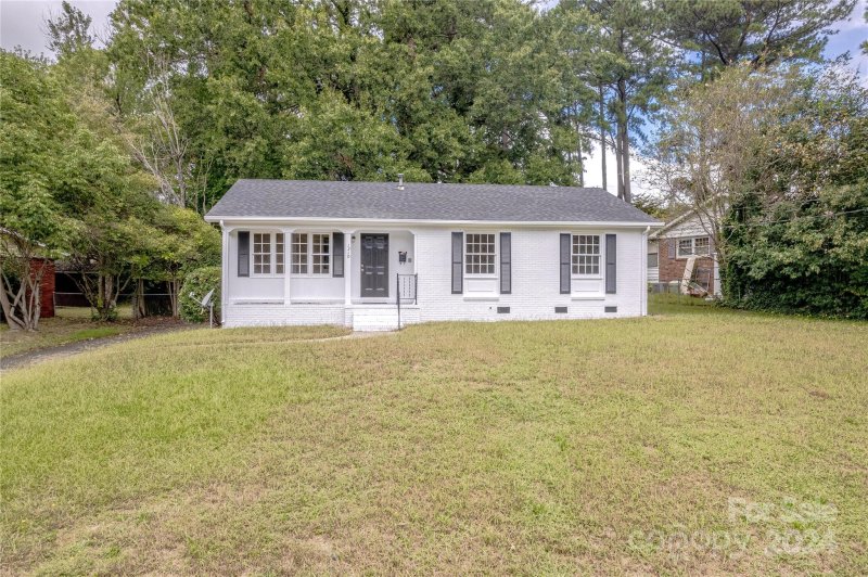 Property image 3 at 1310 Grovewood Drive, Charlotte, NC 28208