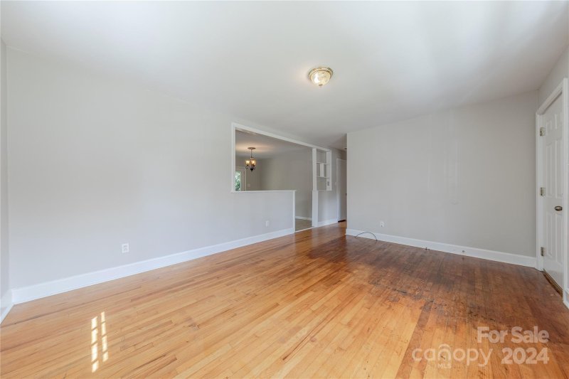 Property image 5 at 1310 Grovewood Drive, Charlotte, NC 28208