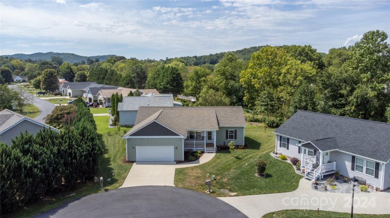 Property image 2 at 49 Tranquil Court, Hendersonville, NC 28739