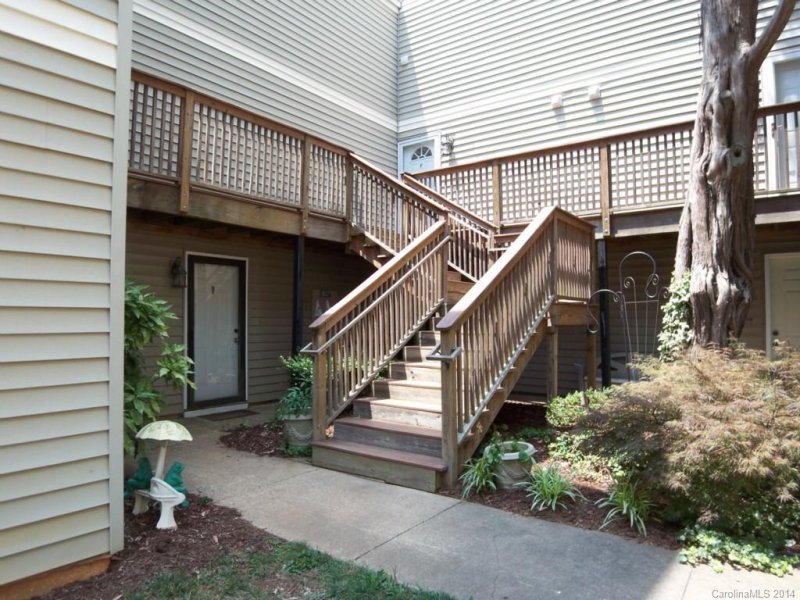 Property image 2 at 1607 Merry Oaks Road, Charlotte, NC 28205