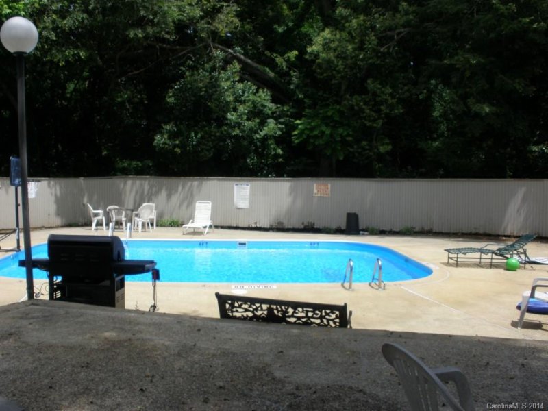 Property image 4 at 1607 Merry Oaks Road, Charlotte, NC 28205