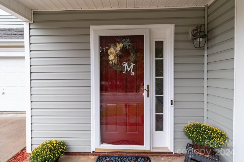 Property image 2 at 7032 Lowen Road, Charlotte, NC 28269