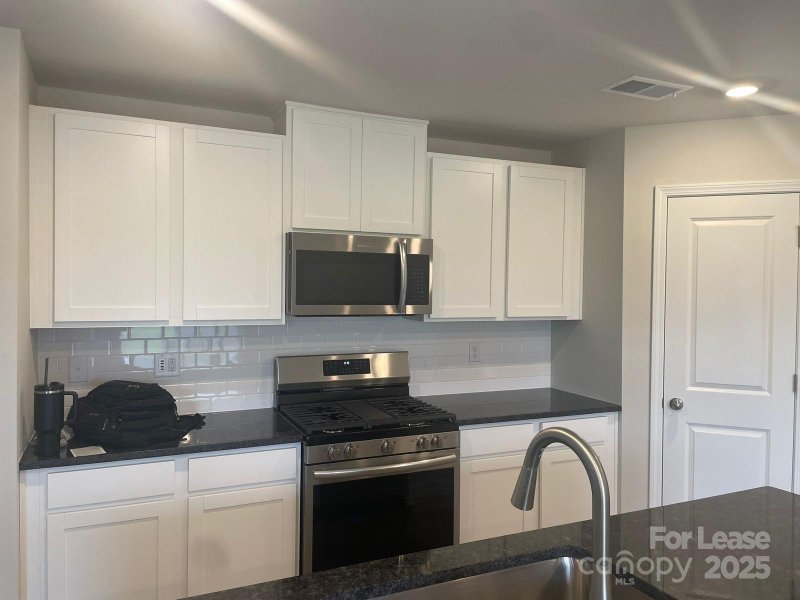 Property image 2 at 10318 Chatham Run Lane, Charlotte, NC 28262