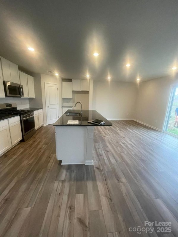 Property image 3 at 10318 Chatham Run Lane, Charlotte, NC 28262