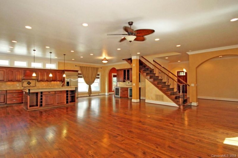 Property image 3 at 526 Magnolia Avenue, Charlotte, NC 28203