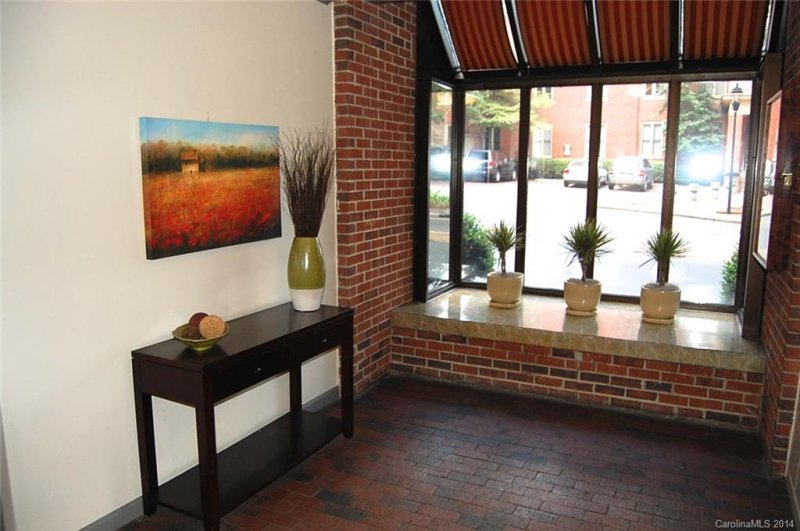 Property image 3 at 224 N Poplar Street, Charlotte, NC 28202