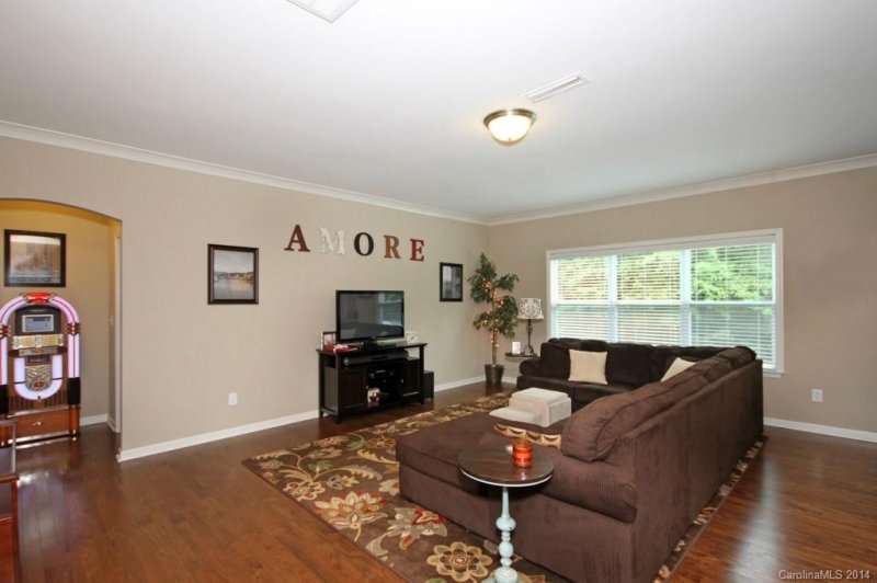 Property image 3 at 127 Hedgewood Drive, Mooresville, NC 28115