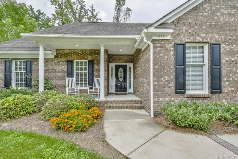 Property image 2 at 238 Woodlynn Drive, Charlotte, NC 28214