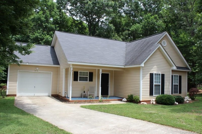 Property image 2 at 2024 Forget Me Not Lane, Wingate, NC 28174