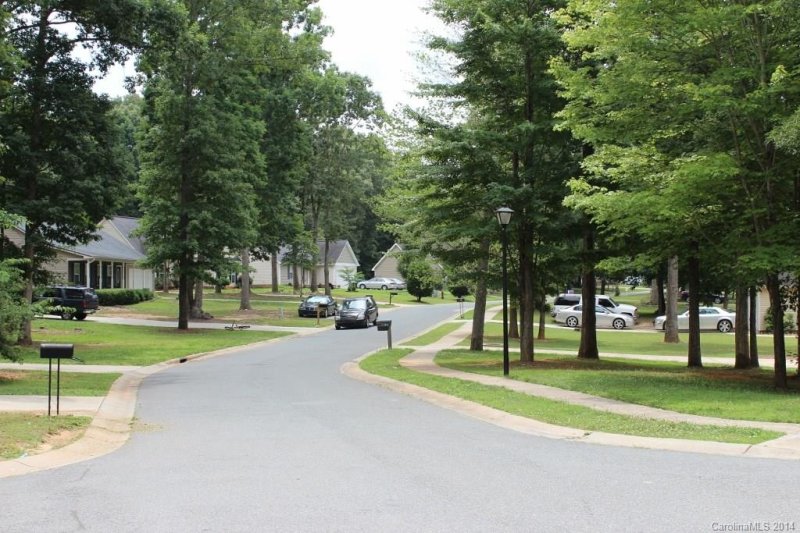 Property image 3 at 2024 Forget Me Not Lane, Wingate, NC 28174