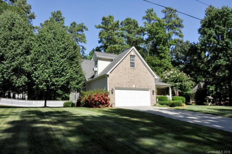 Property image 2 at 330 Robinson Road, Mooresville, NC 28117