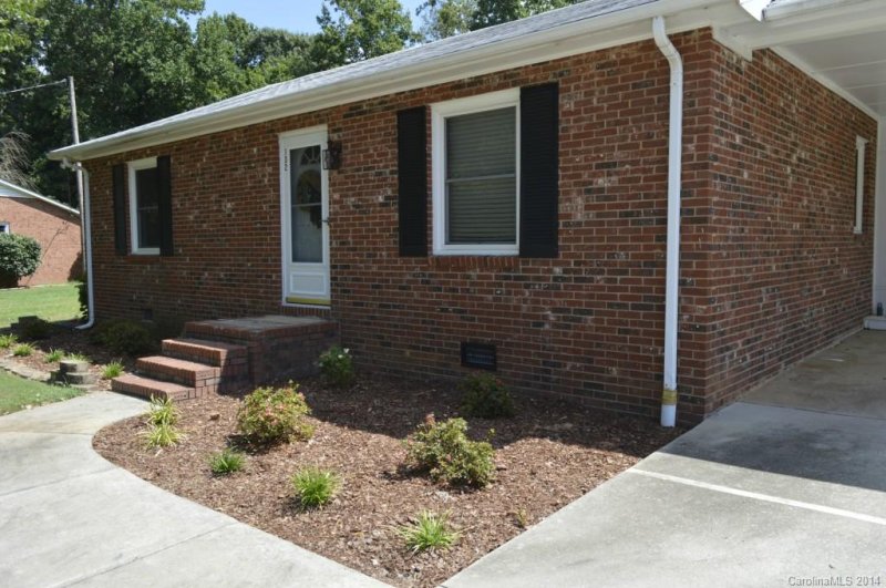 Property image 2 at 132 Barclay Lane, Mooresville, NC 28115