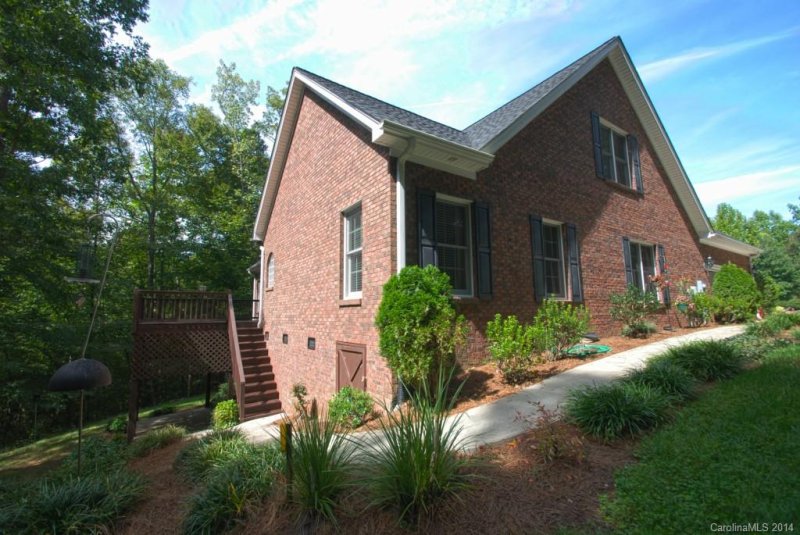 Property image 3 at 909 Tiffany Lane, Lowell, NC 28098