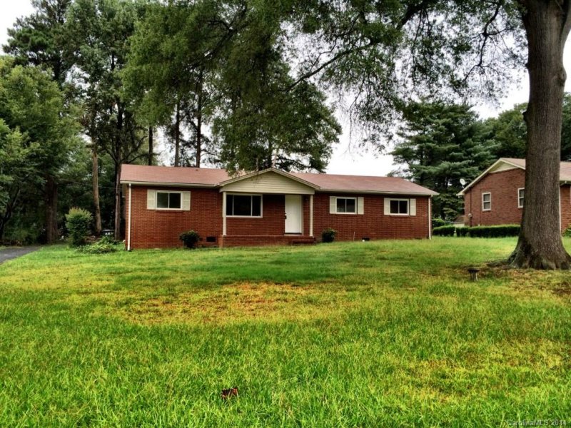 Property image 2 at 5917 Olinda Street, Charlotte, NC 28215