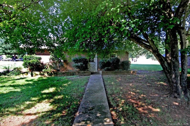 Property image 2 at 604 W Park Avenue, Mooresville, NC 28115