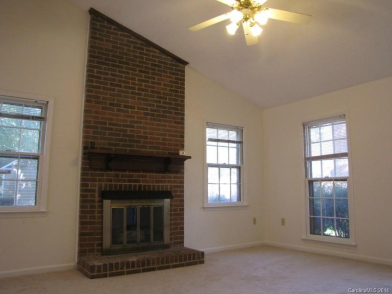 Property image 3 at 3111 Selwyn Farms Lane, Charlotte, NC 28209