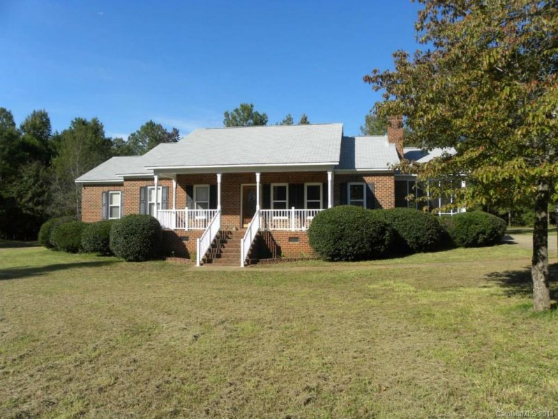 423 Three Oaks Lane