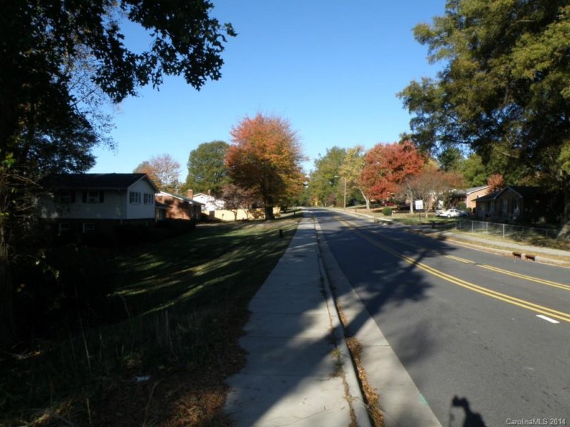 Property image 4 at 933 E Center Avenue, Mooresville, NC 28115