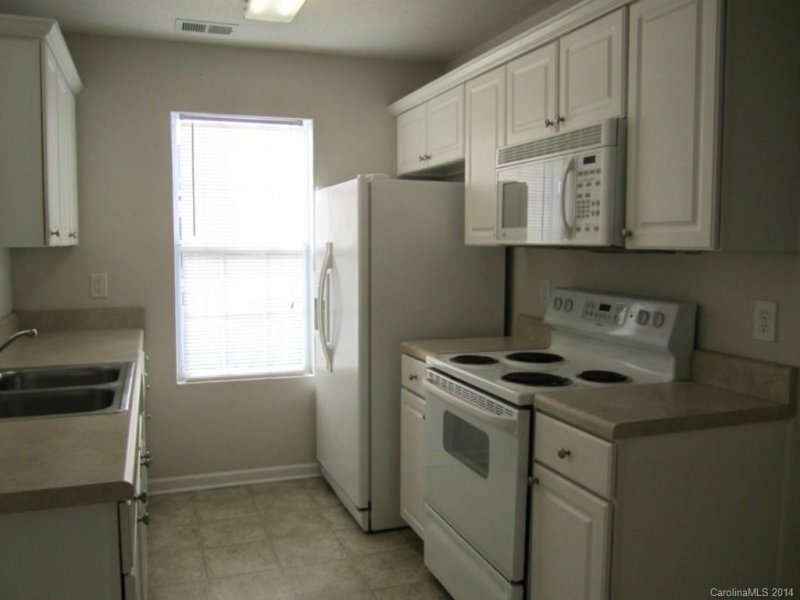 Property image 2 at 2021 Pin Oak Place, Cramerton, NC 28032