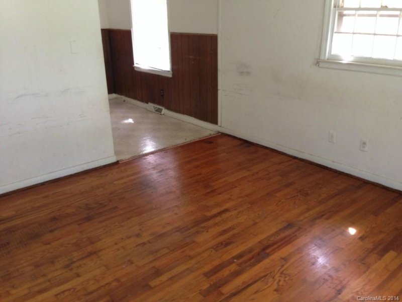 Property image 2 at 2318 Crestview Drive, Charlotte, NC 28216