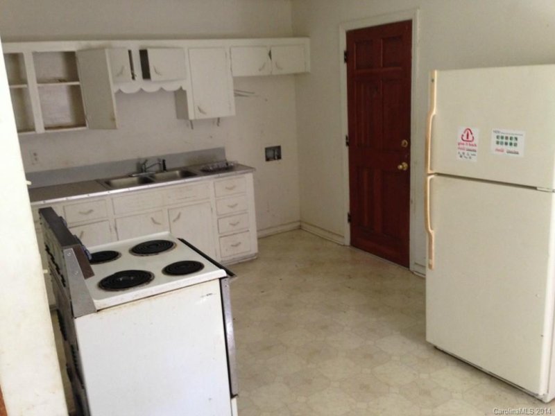 Property image 3 at 2318 Crestview Drive, Charlotte, NC 28216