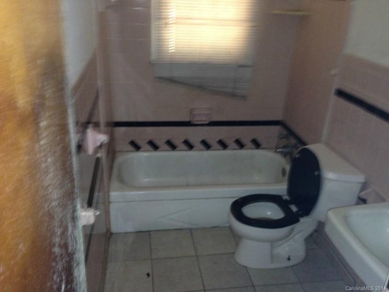 Property image 5 at 2318 Crestview Drive, Charlotte, NC 28216