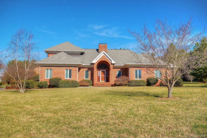 Property image 2 at 109 Turnerlair Court, Mooresville, NC 28117